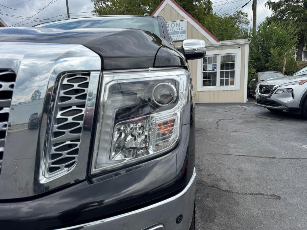 Nissan Titan SL Crew Cab 4WD 2019