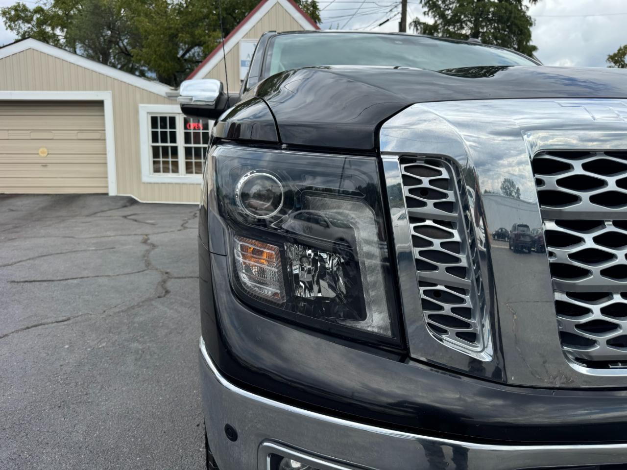 Nissan Titan SL Crew Cab 4WD 2019
