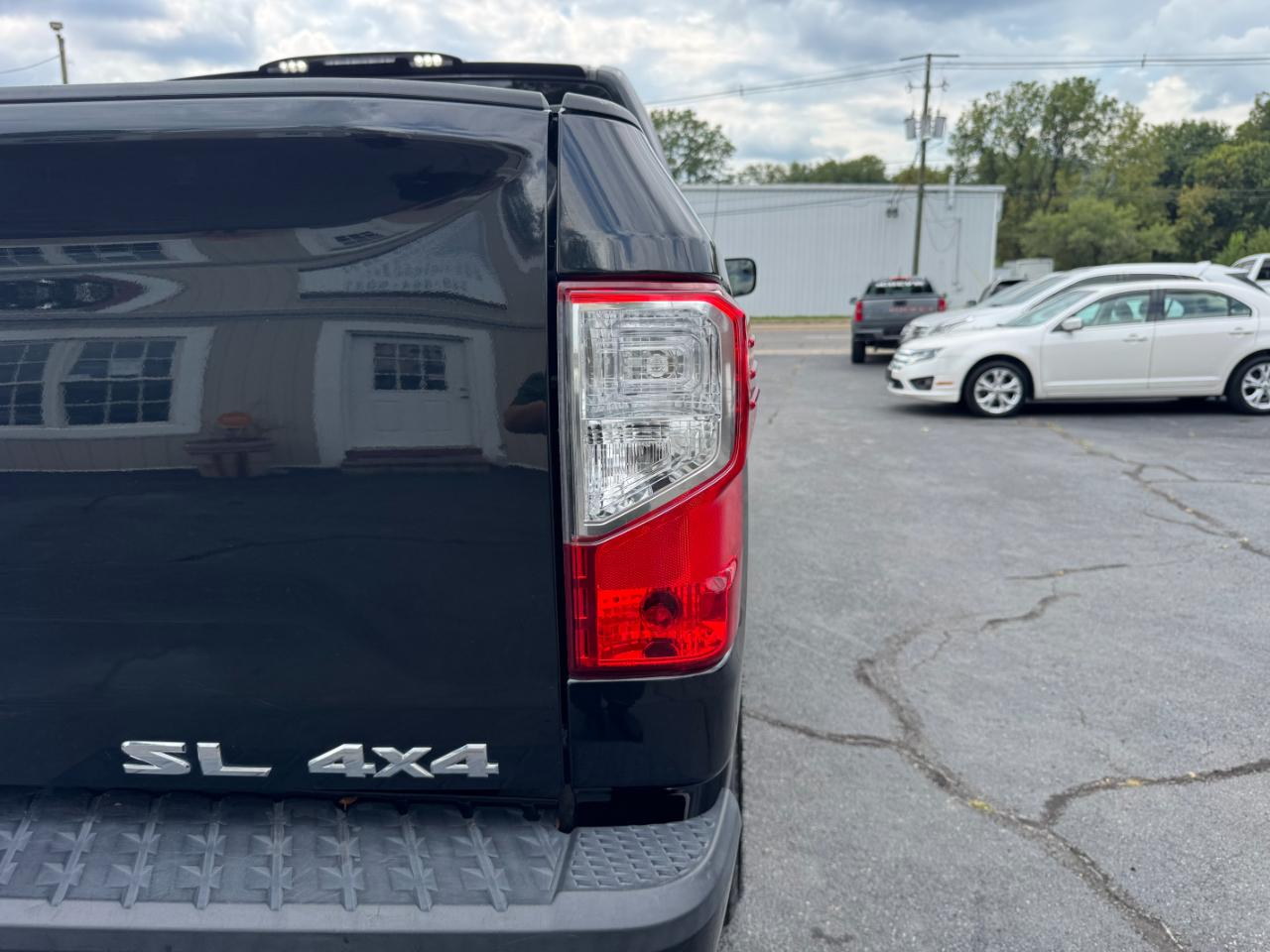 Nissan Titan SL Crew Cab 4WD 2019