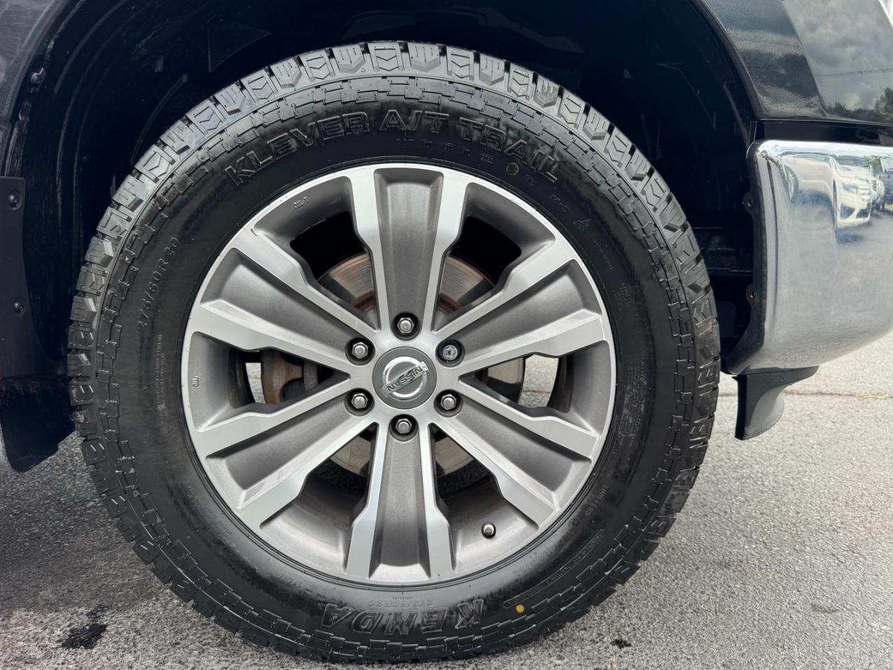 Nissan Titan SL Crew Cab 4WD 2019