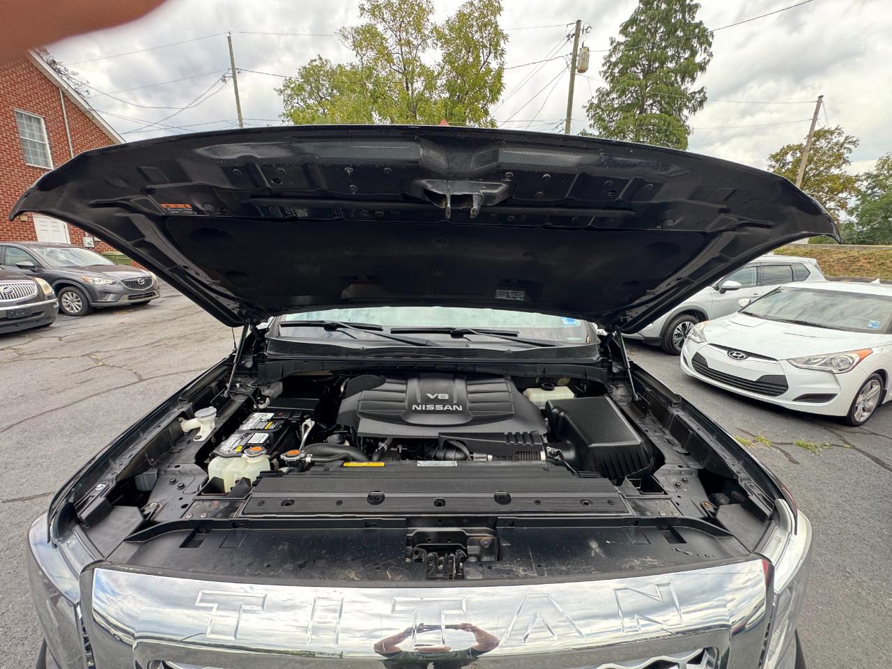 Nissan Titan SL Crew Cab 4WD 2019