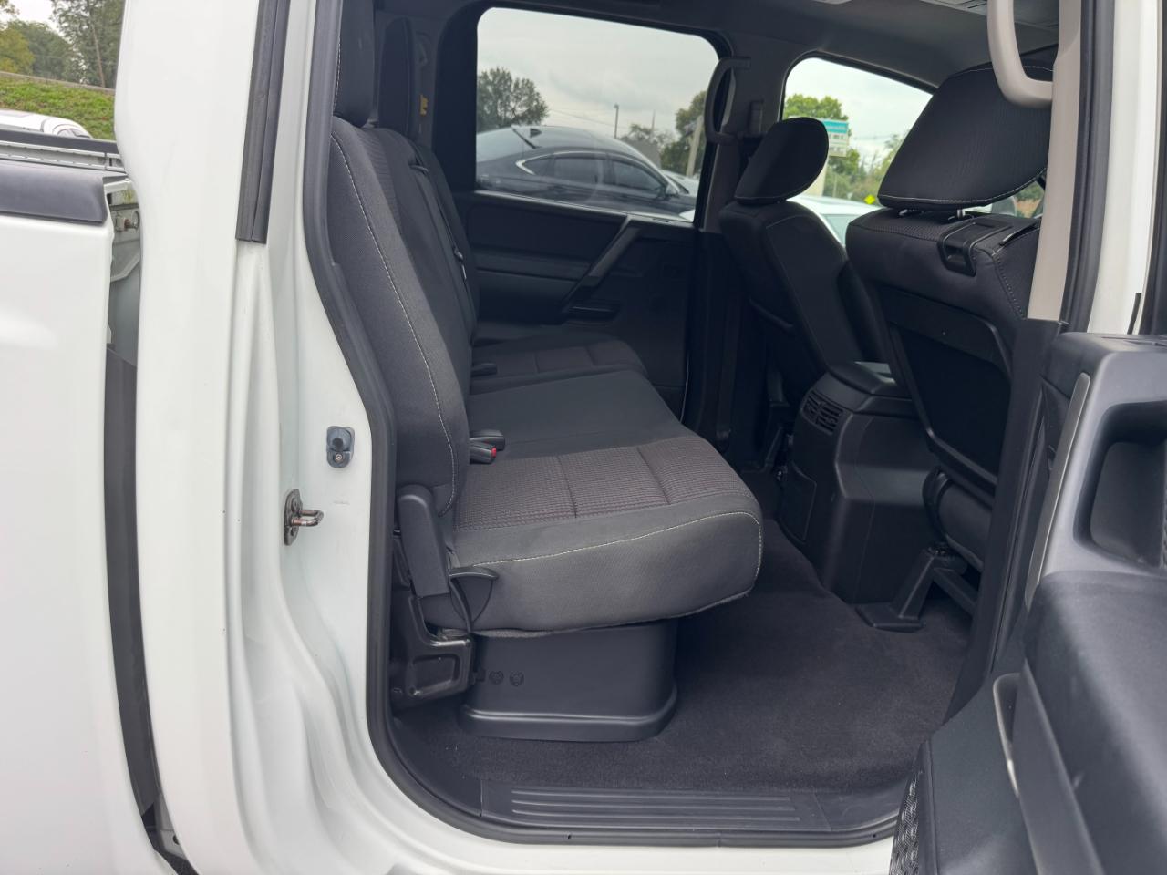 Nissan Titan PRO-4X Crew Cab 4WD SWB 2013