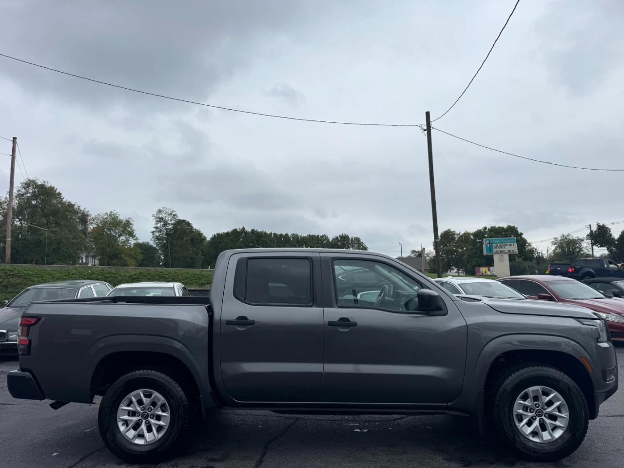 Nissan Frontier SV Crew Cab 4WD 2025