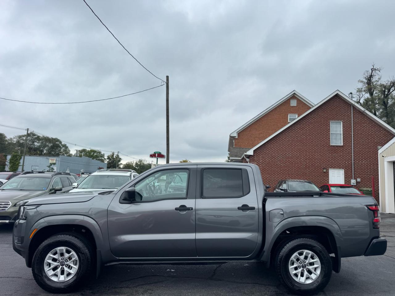 Nissan Frontier SV Crew Cab 4WD 2025