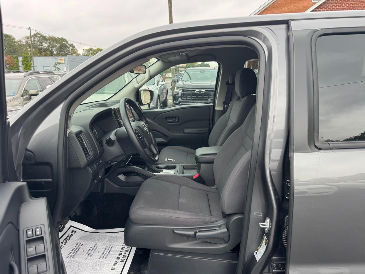 Nissan Frontier SV Crew Cab 4WD 2025