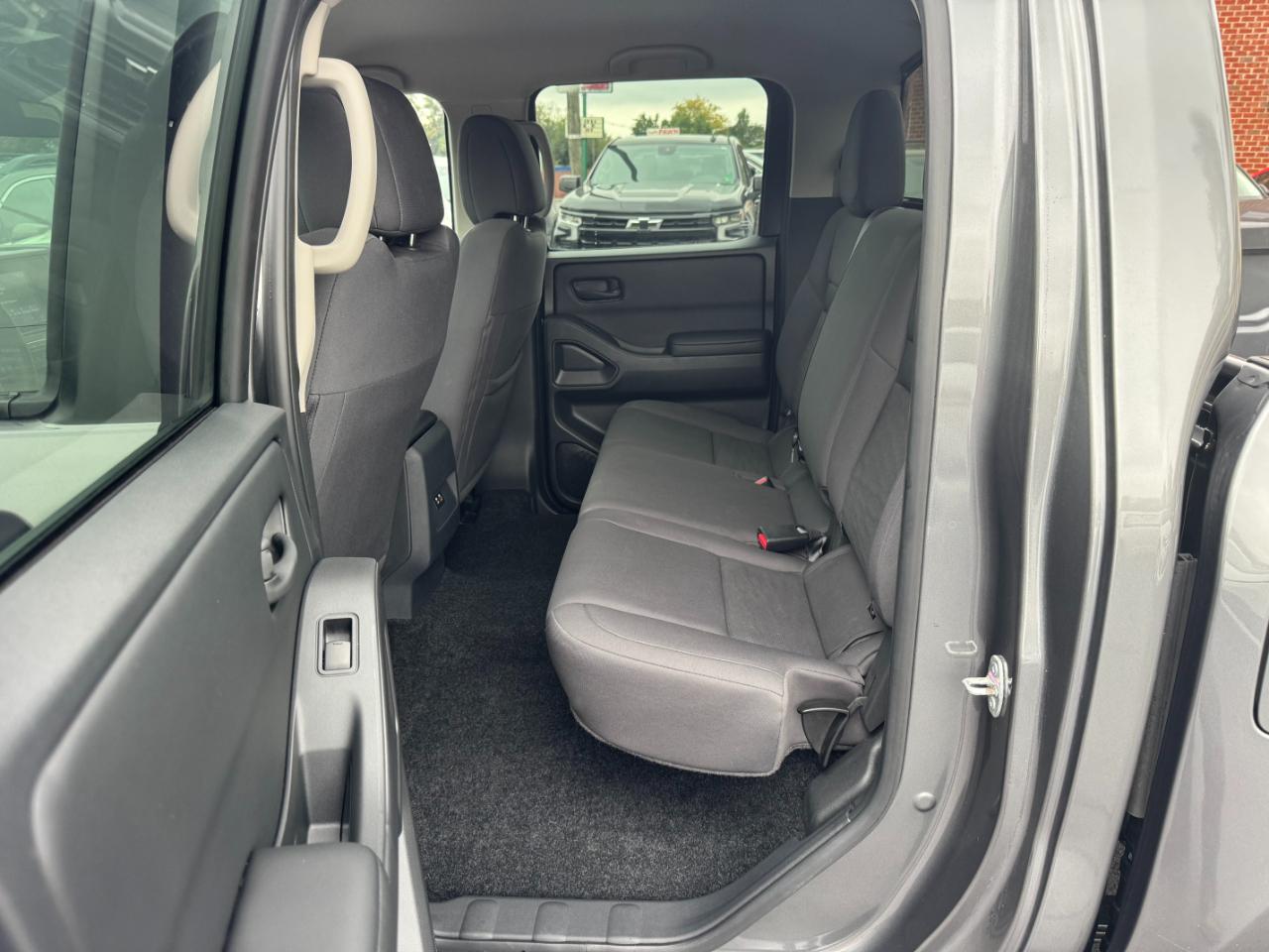 Nissan Frontier SV Crew Cab 4WD 2025