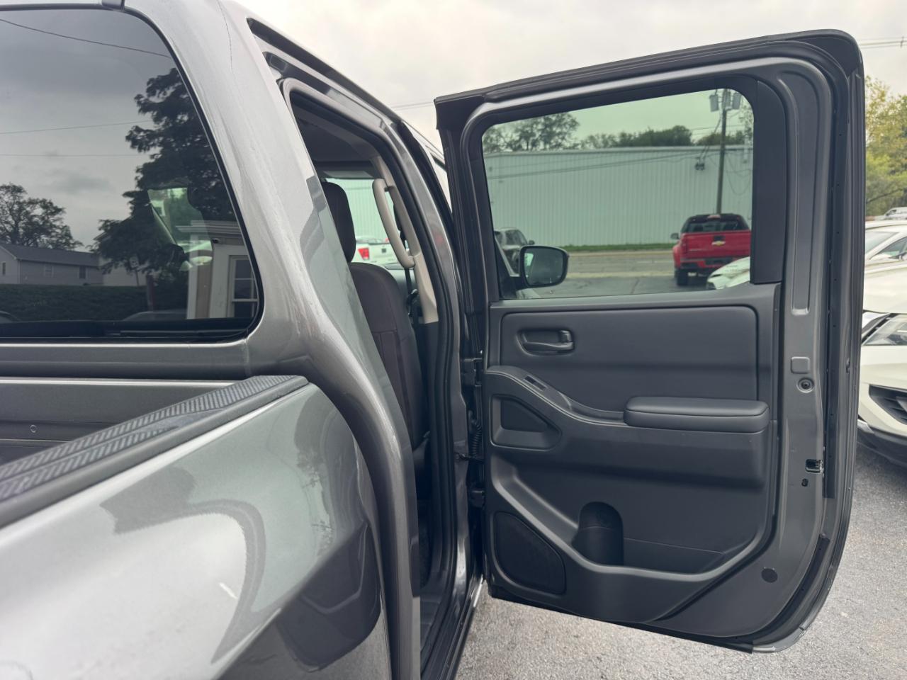 Nissan Frontier SV Crew Cab 4WD 2025