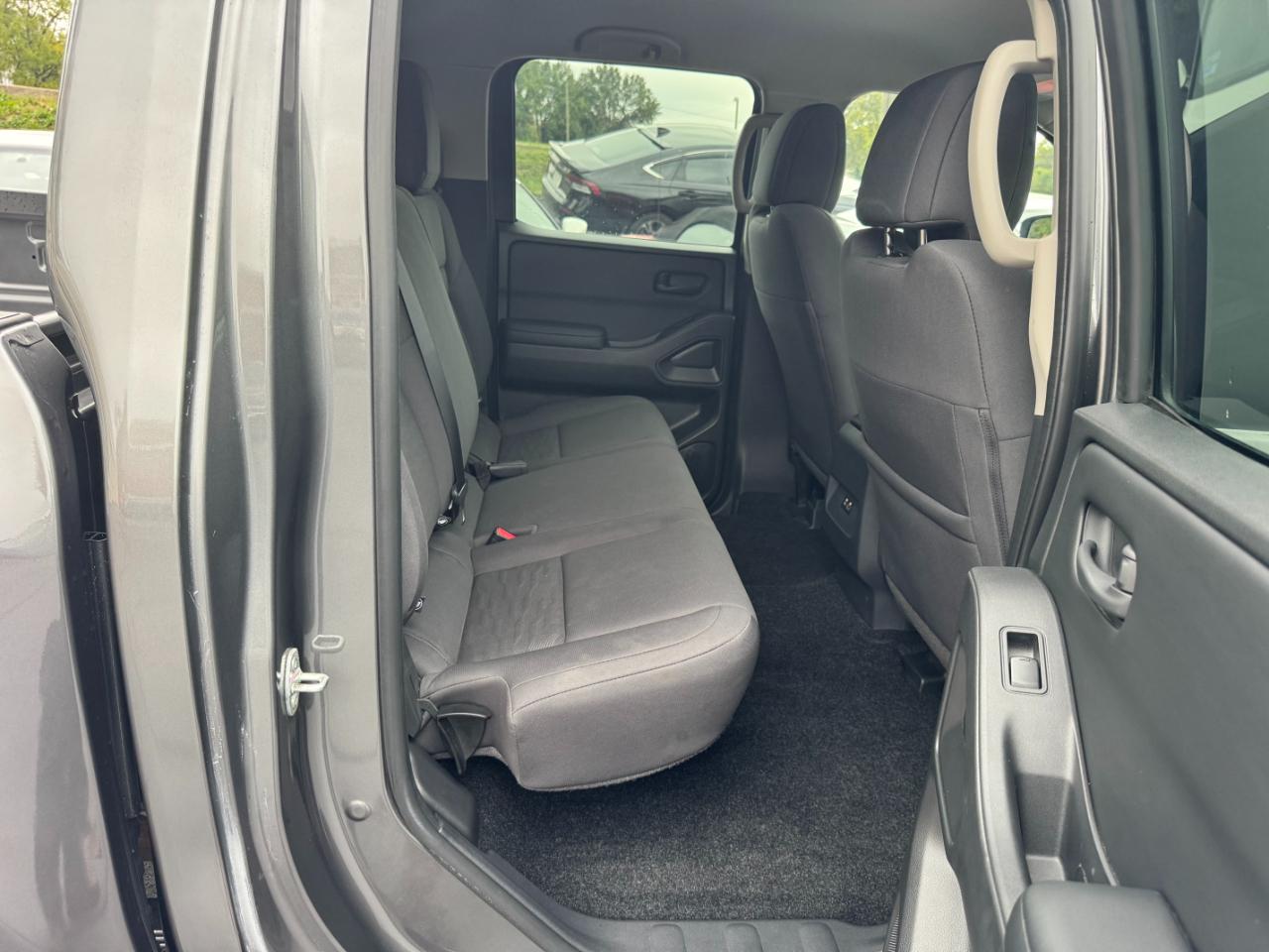 Nissan Frontier SV Crew Cab 4WD 2025