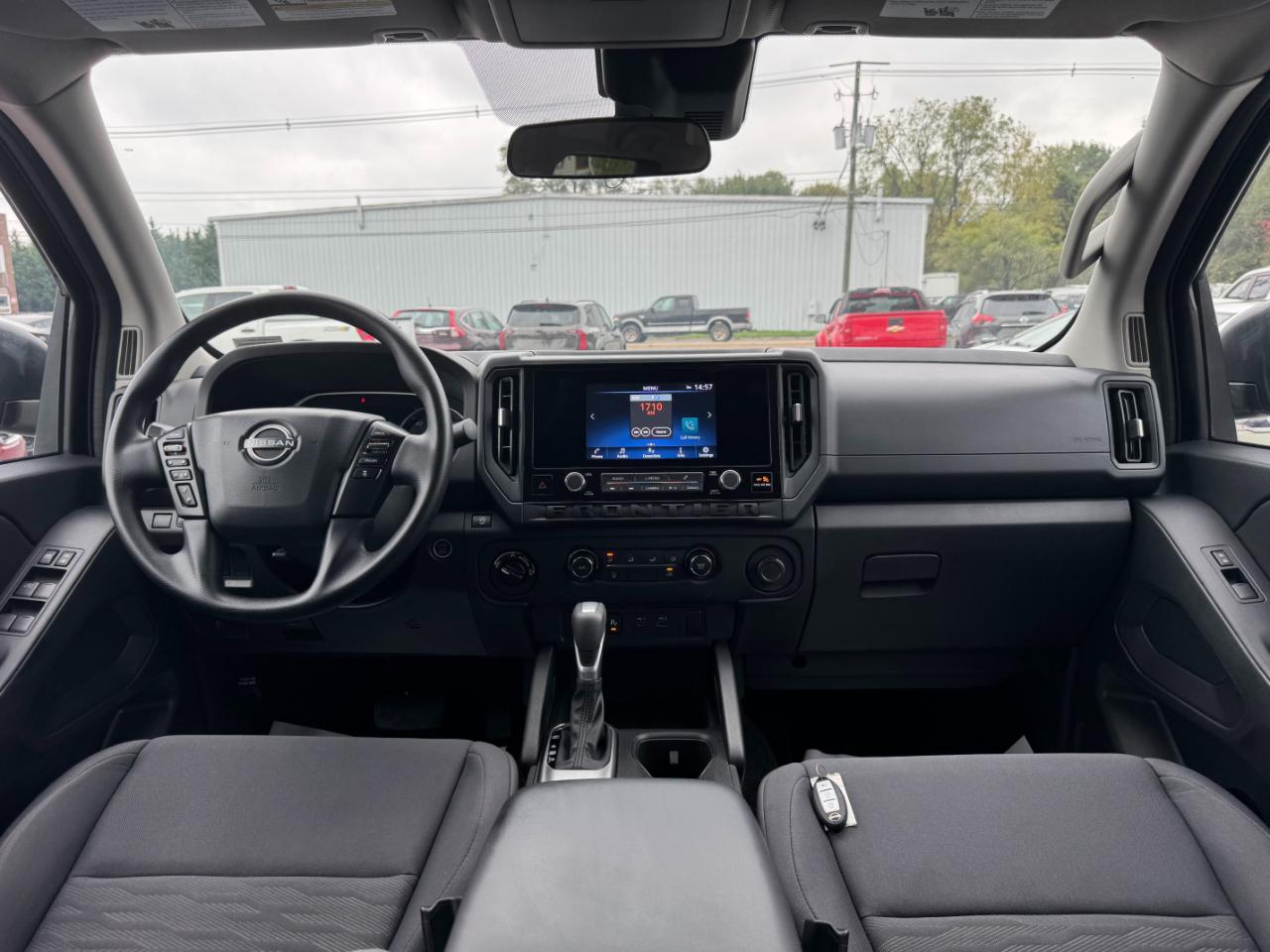 Nissan Frontier SV Crew Cab 4WD 2025