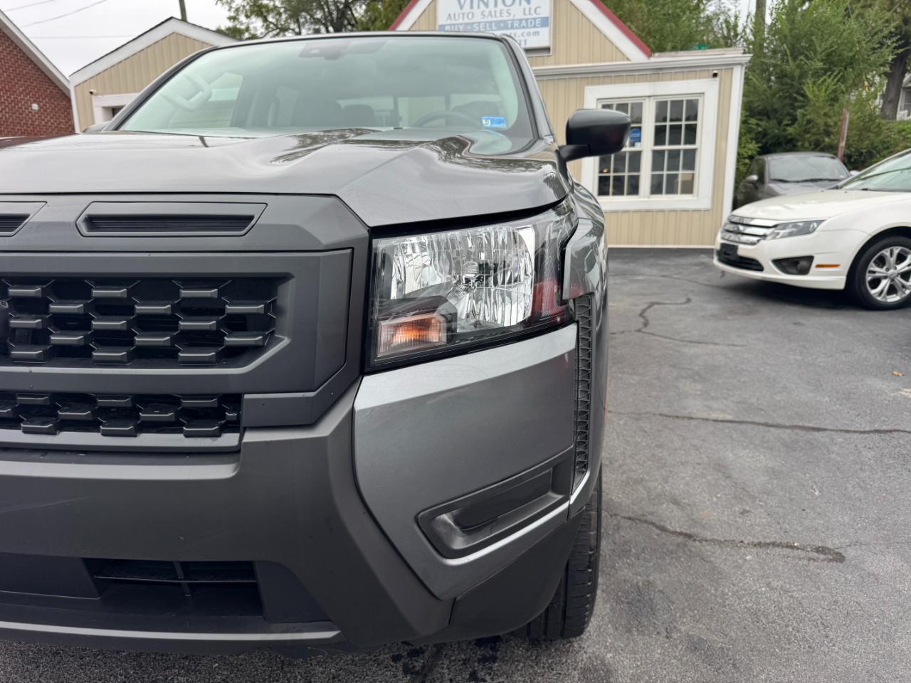 Nissan Frontier SV Crew Cab 4WD 2025