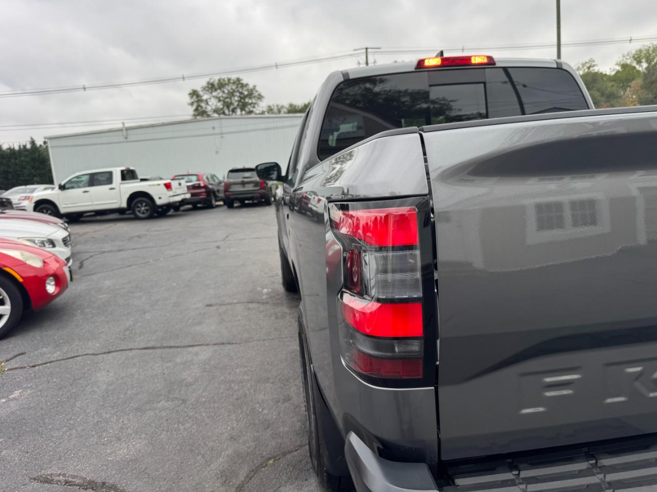 Nissan Frontier SV Crew Cab 4WD 2025