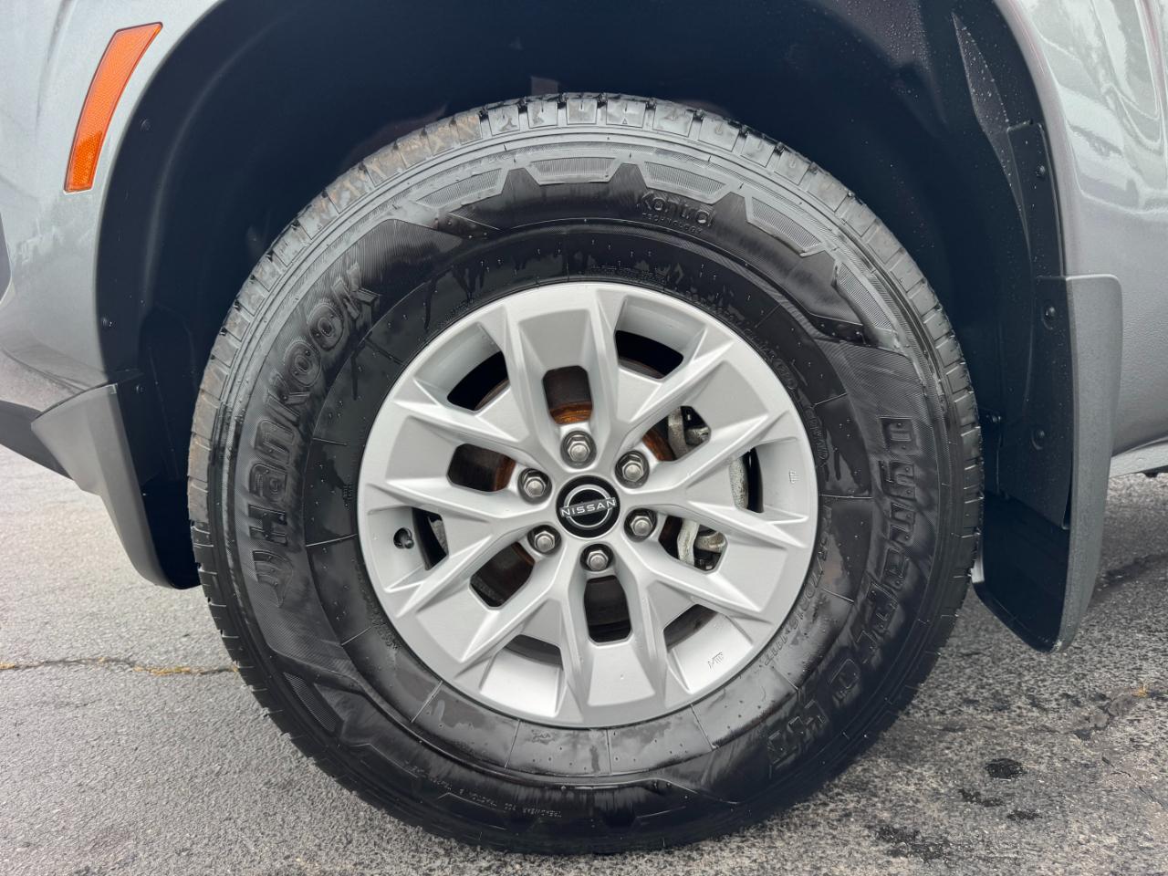 Nissan Frontier SV Crew Cab 4WD 2025