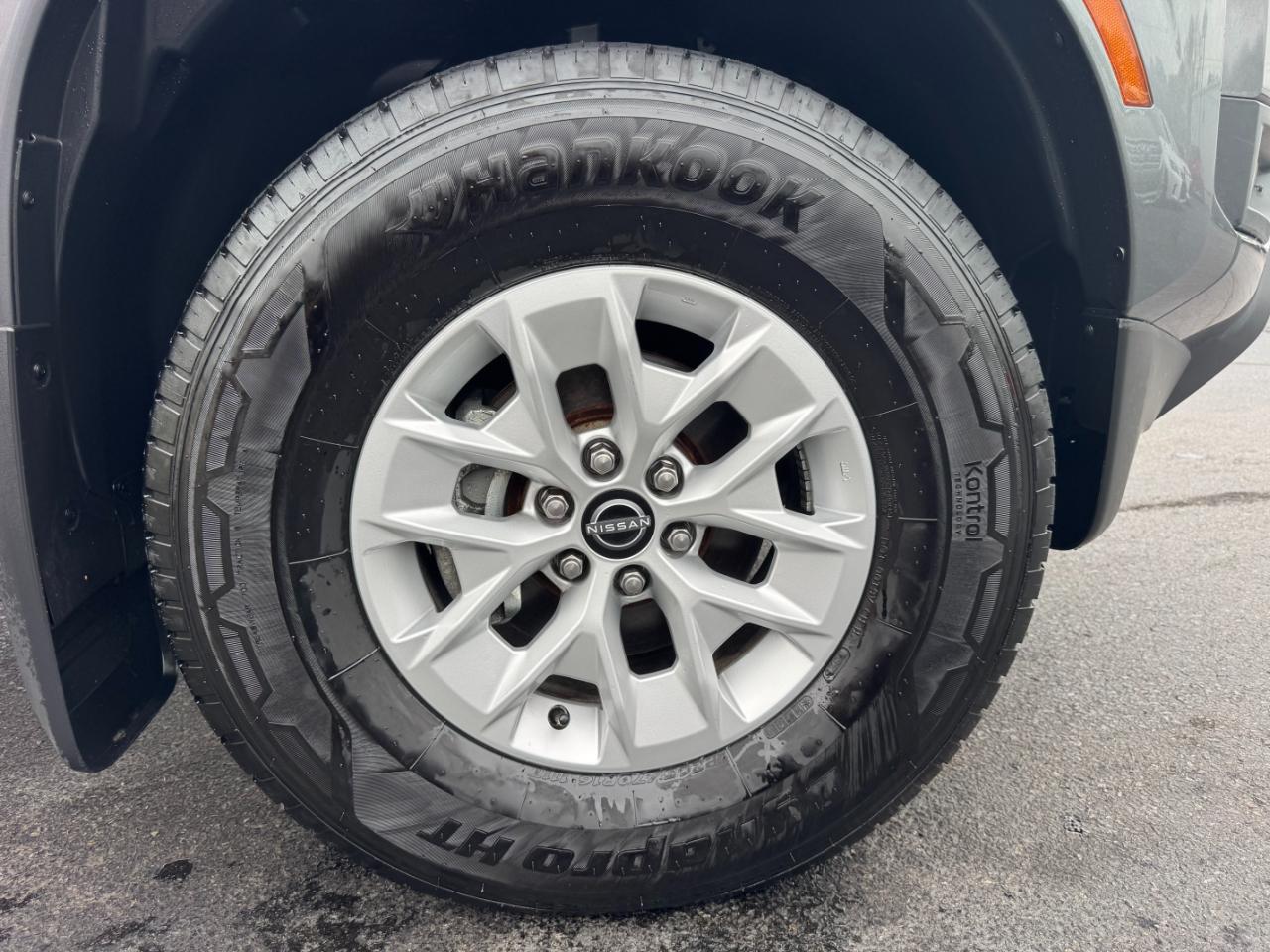 Nissan Frontier SV Crew Cab 4WD 2025