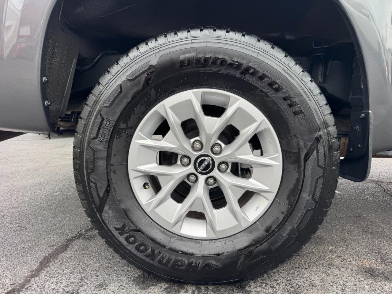 Nissan Frontier SV Crew Cab 4WD 2025