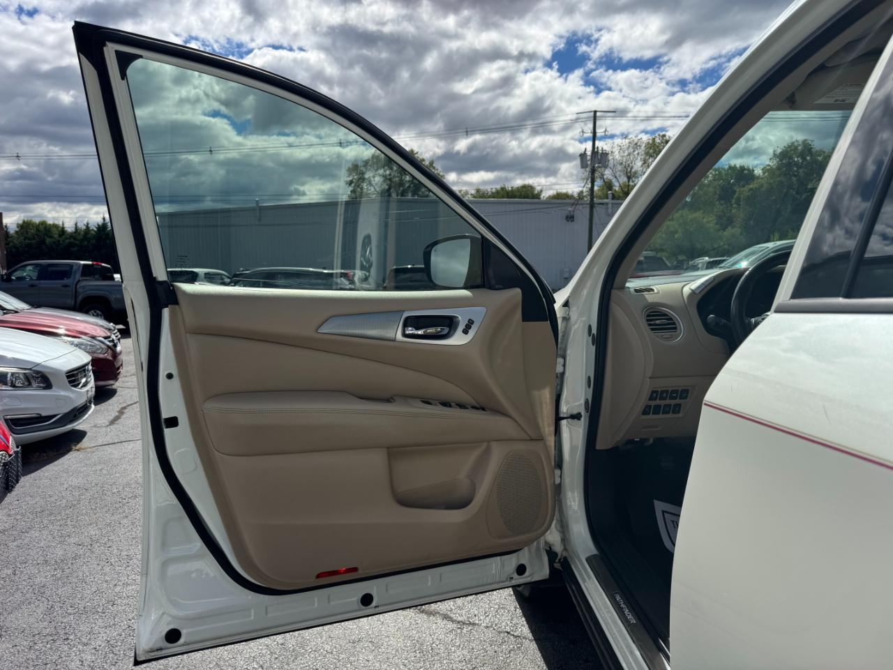 Nissan Pathfinder Platinum 4WD 2017