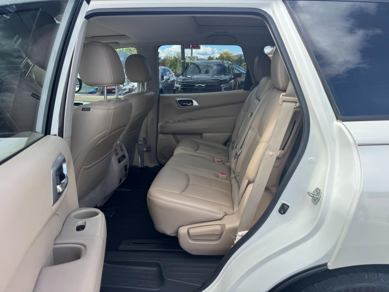 Nissan Pathfinder Platinum 4WD 2017