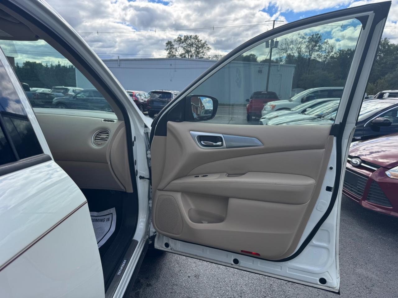 Nissan Pathfinder Platinum 4WD 2017