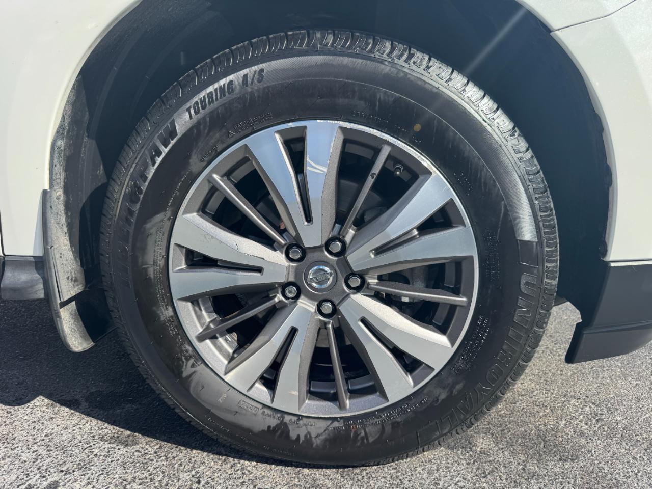 Nissan Pathfinder Platinum 4WD 2017