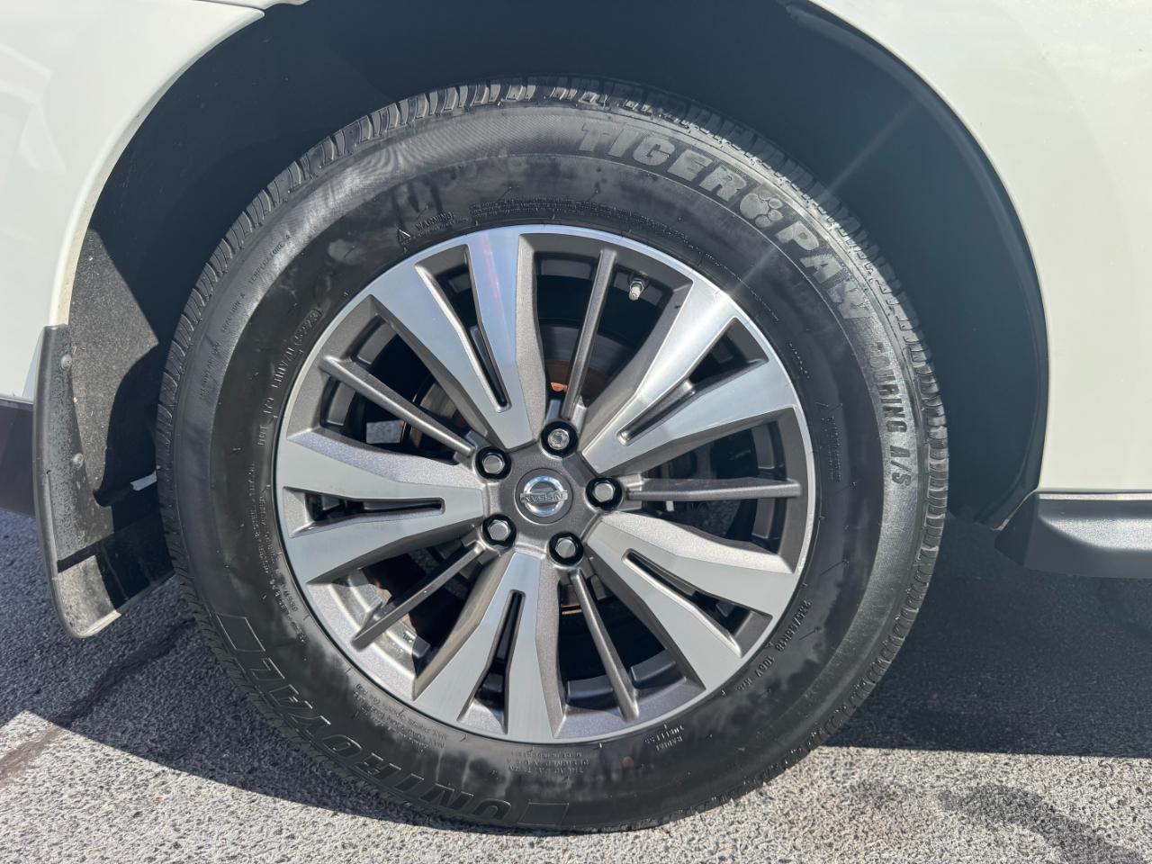 Nissan Pathfinder Platinum 4WD 2017