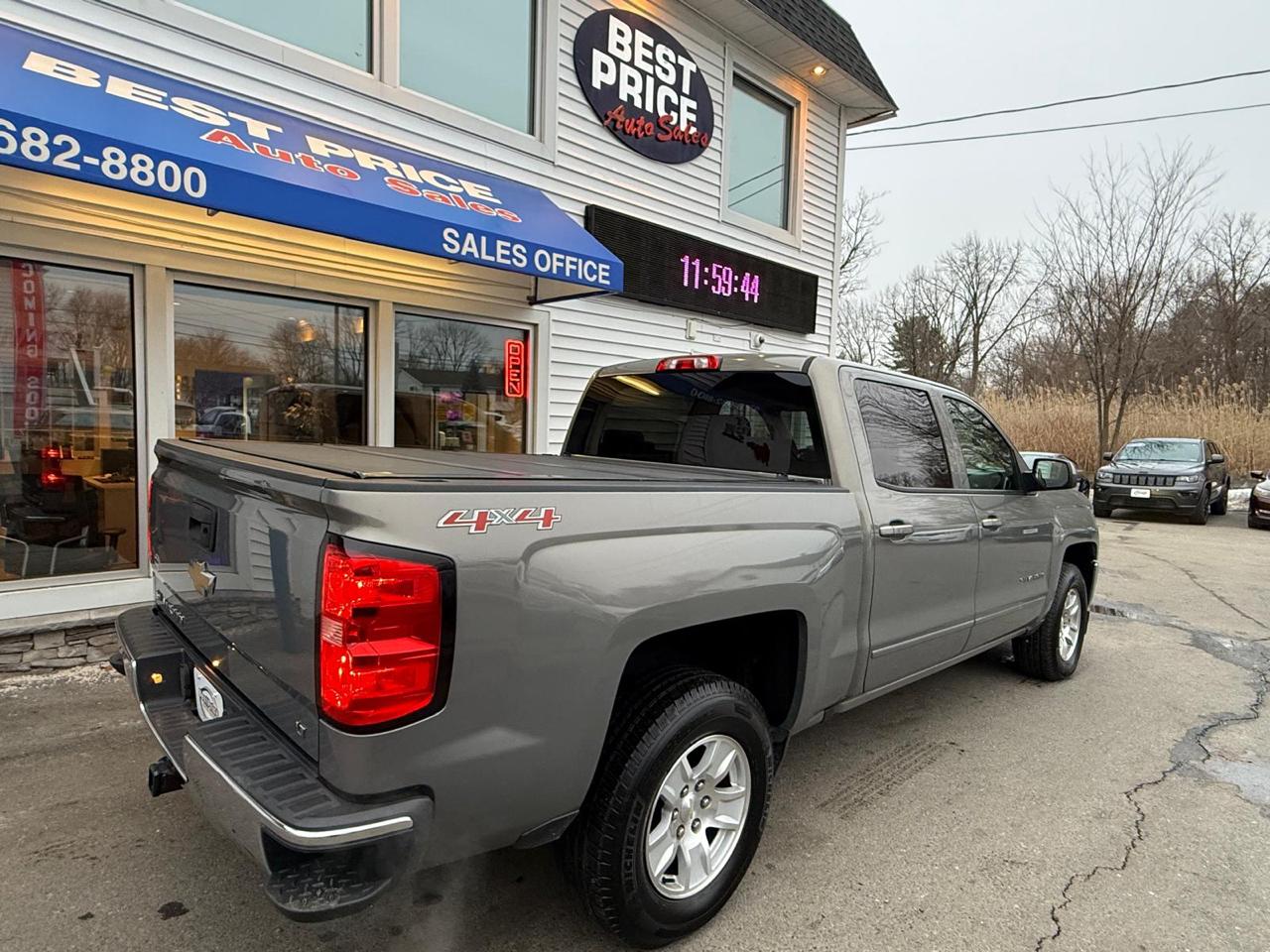 Chevrolet Silverado 1500 4WD Crew Cab 143.5" LT w/1LT 2017