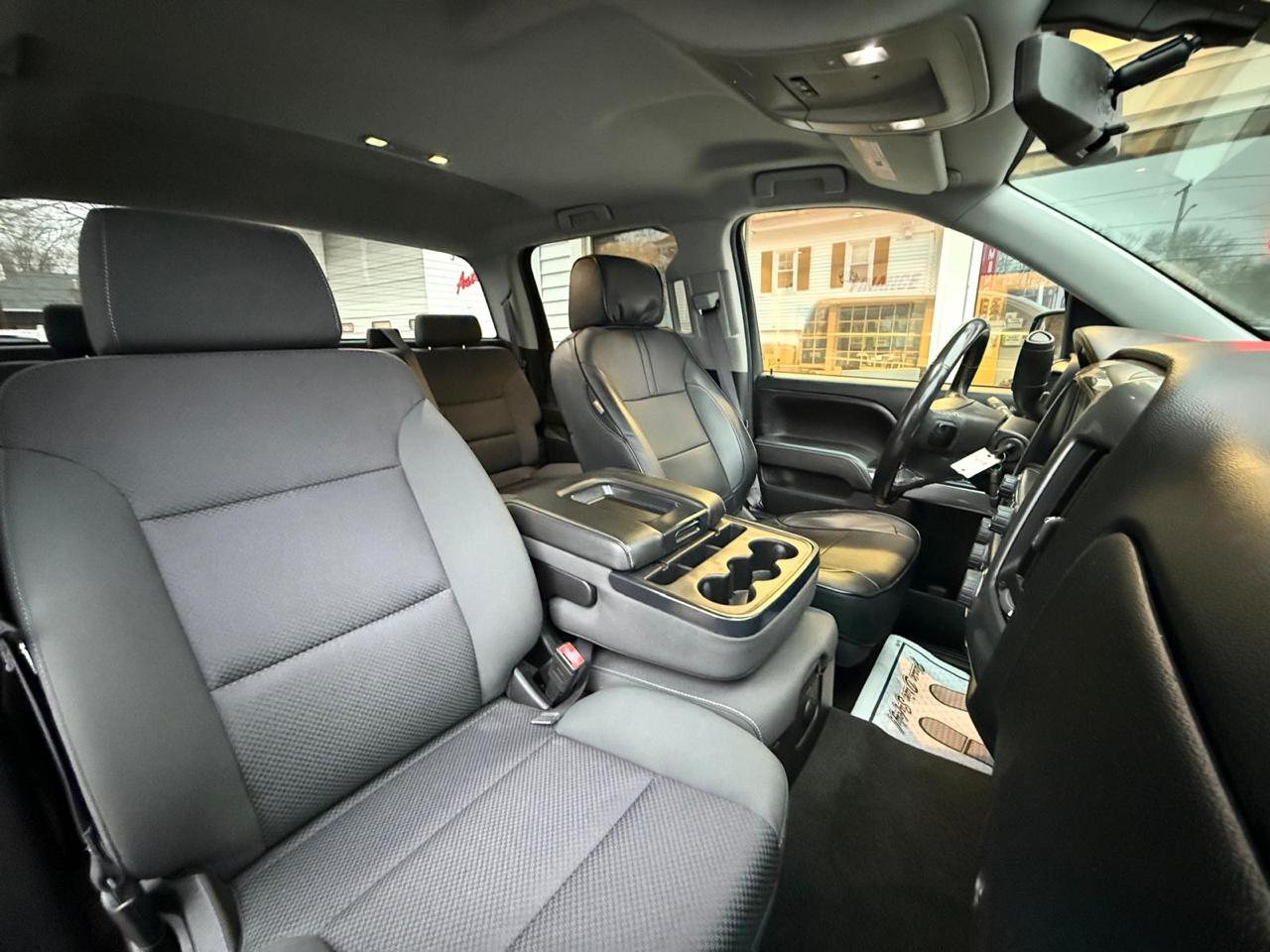 Chevrolet Silverado 1500 4WD Crew Cab 143.5" LT w/1LT 2017