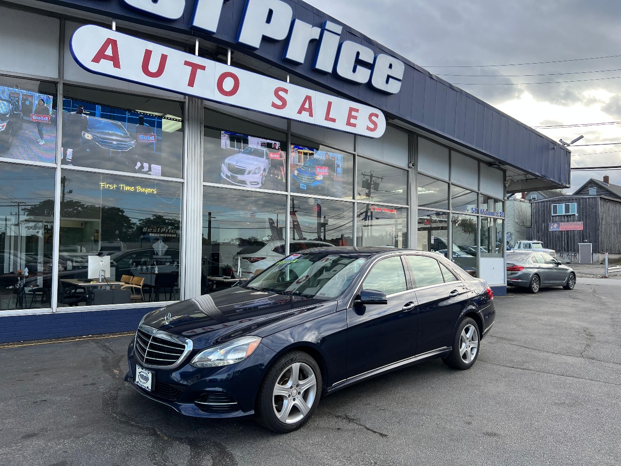 Mercedes-Benz E-Class 4dr Sdn E 350 Sport 4MATIC 2014 Mercedes-Benz E-Class 4dr Sdn E 350 Sport 4MATIC 2014