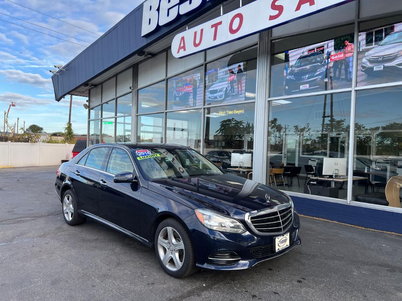 Mercedes-Benz E-Class 4dr Sdn E 350 Sport 4MATIC 2014 Mercedes-Benz E-Class 4dr Sdn E 350 Sport 4MATIC 2014