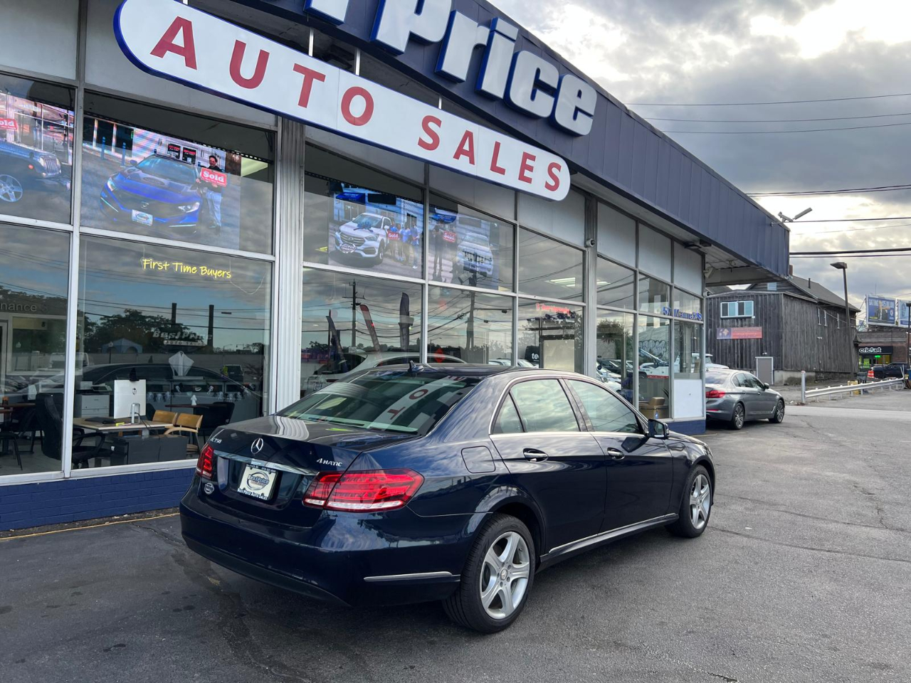 Mercedes-Benz E-Class 4dr Sdn E 350 Sport 4MATIC 2014 Mercedes-Benz E-Class 4dr Sdn E 350 Sport 4MATIC 2014