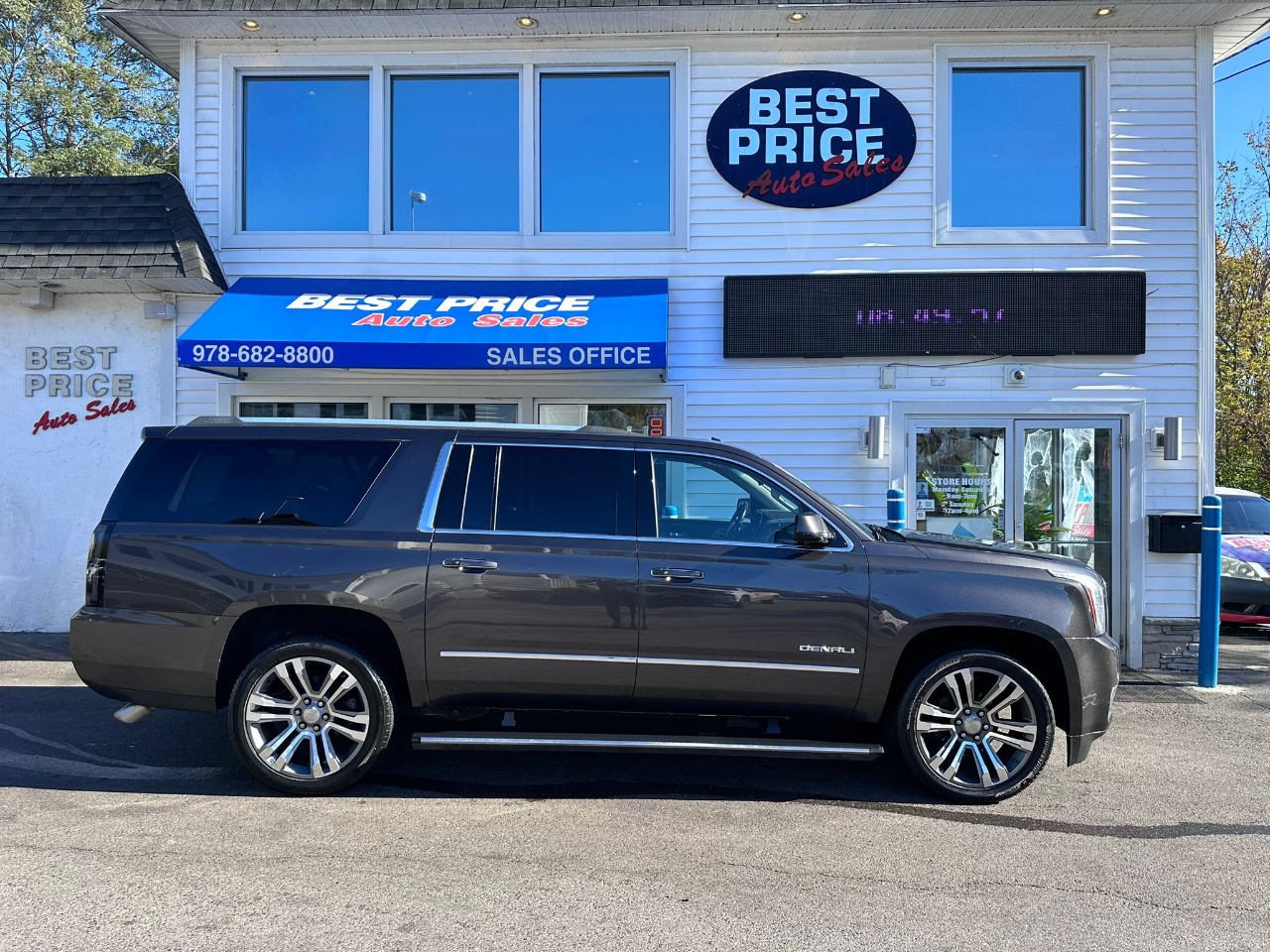 GMC Yukon XL 4WD 4dr Denali 2017 GMC Yukon XL 4WD 4dr Denali 2017