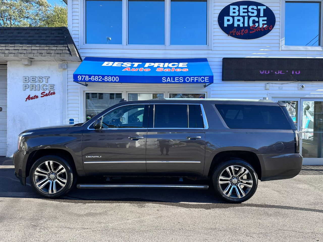 GMC Yukon XL 4WD 4dr Denali 2017 GMC Yukon XL 4WD 4dr Denali 2017