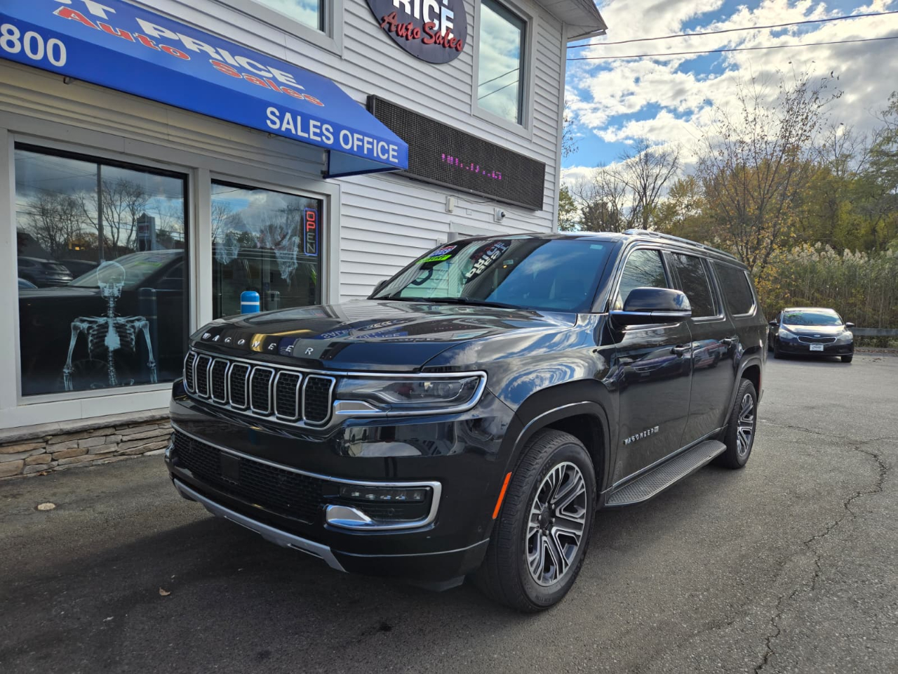 Jeep Wagoneer L Series II 4x4 2023 Jeep Wagoneer L Series II 4x4 2023