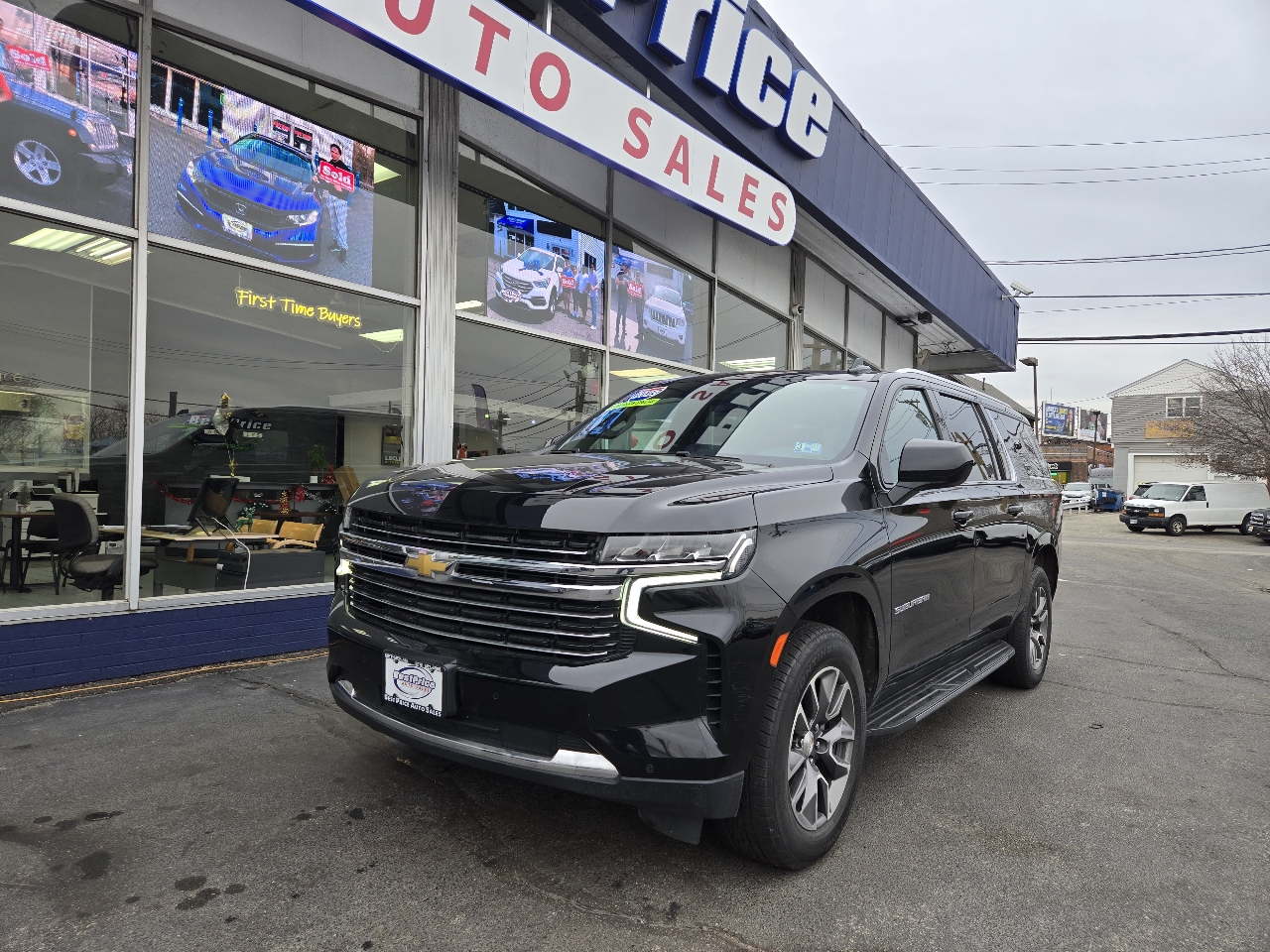 2023 Chevrolet Suburban 4WD 4dr LT