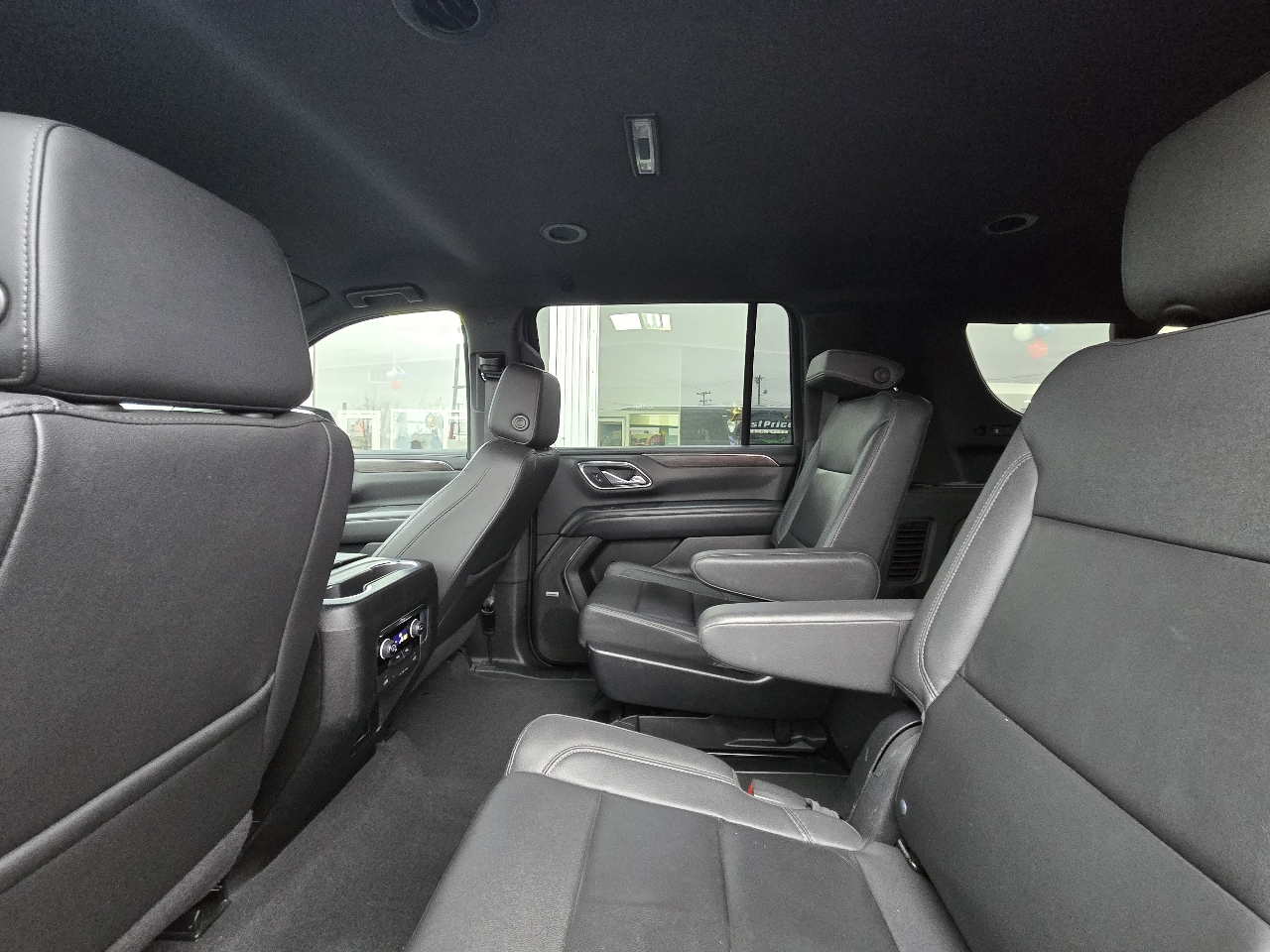 Chevrolet Suburban 4WD 4dr LT 2023