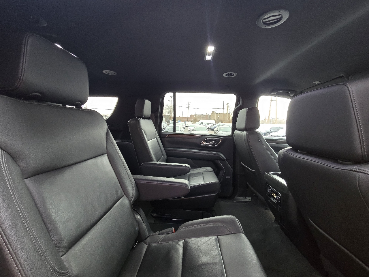 Chevrolet Suburban 4WD 4dr LT 2023