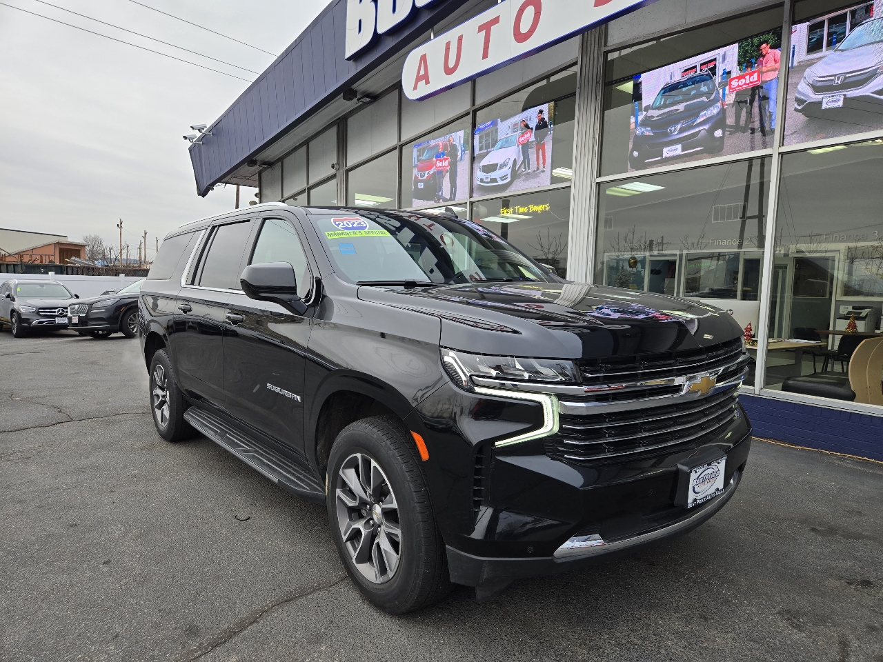 Chevrolet Suburban 4WD 4dr LT 2023