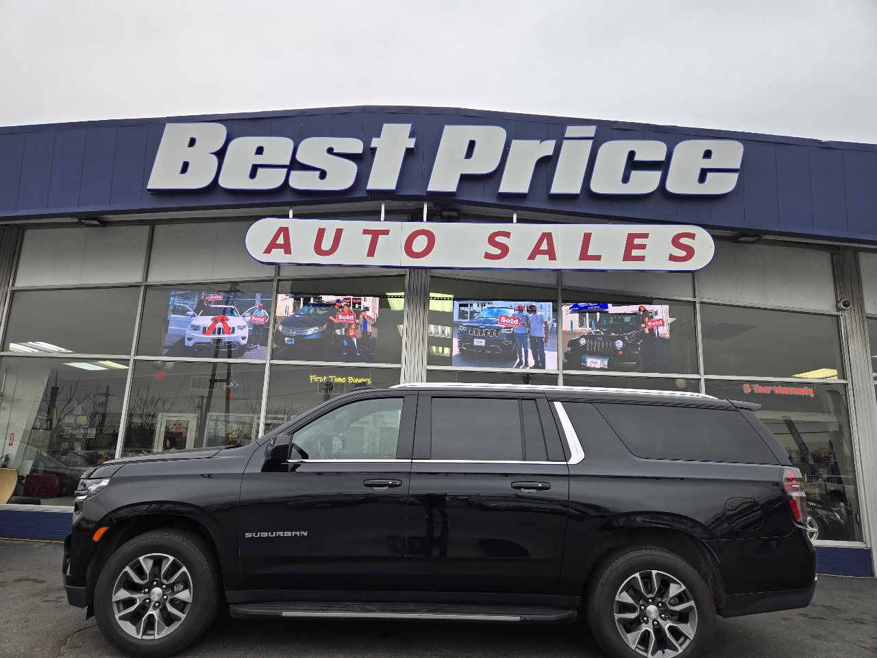 Chevrolet Suburban 4WD 4dr LT 2023