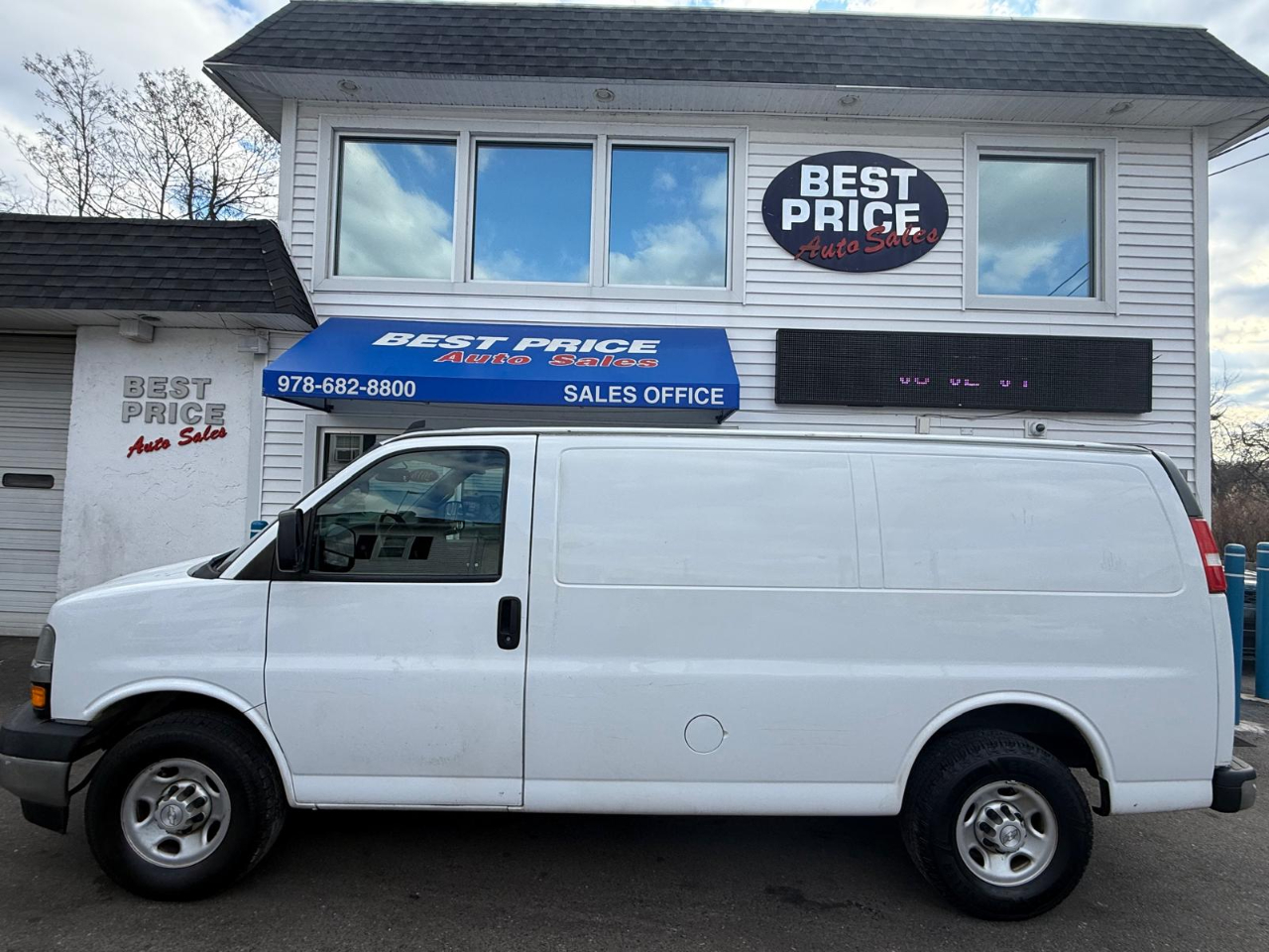 Chevrolet Express Cargo Van RWD 2500 135" 2018