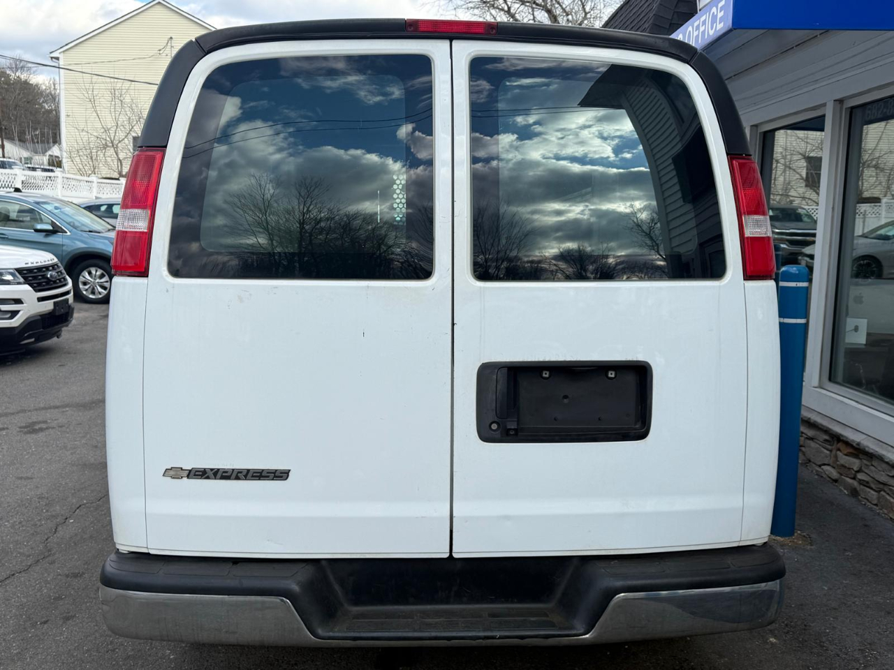 Chevrolet Express Cargo Van RWD 2500 135" 2018