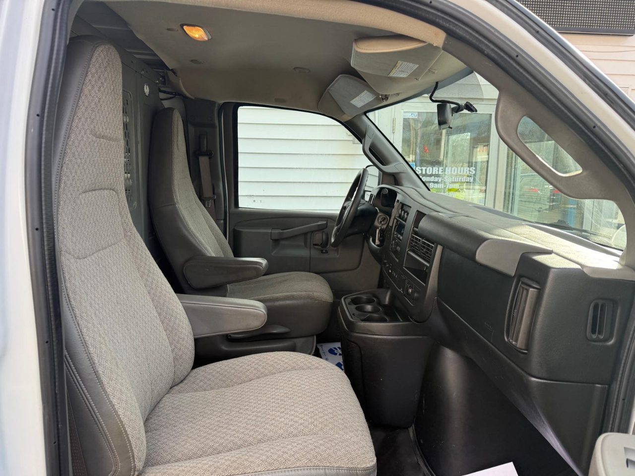 Chevrolet Express Cargo Van RWD 2500 135" 2018