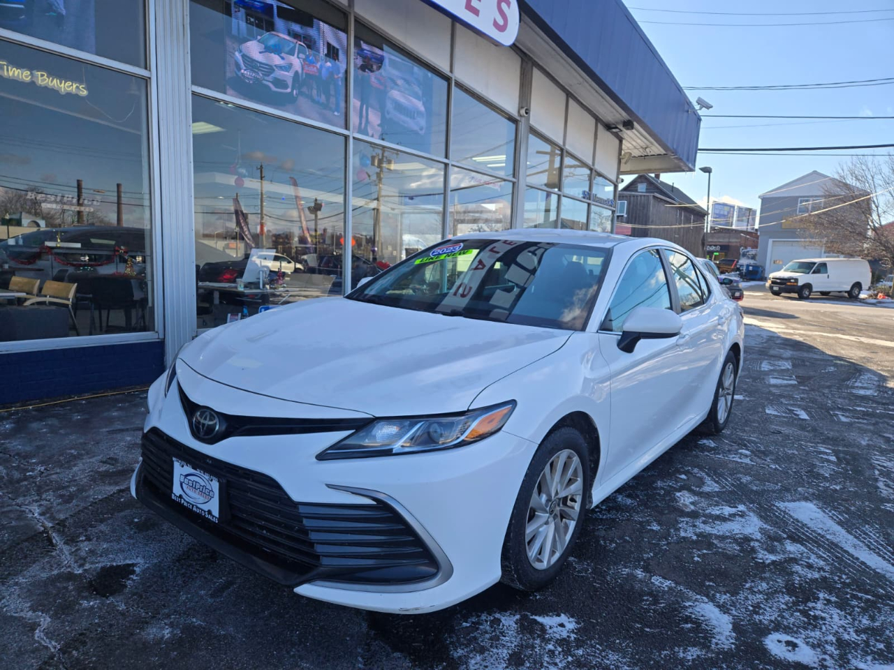 2023 Toyota Camry LE's photo