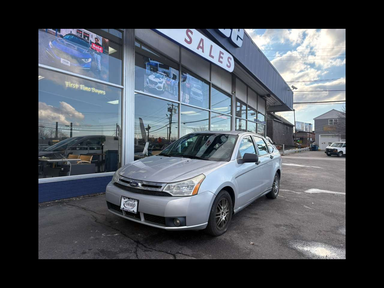 Ford Focus 4dr Sdn SE 2010