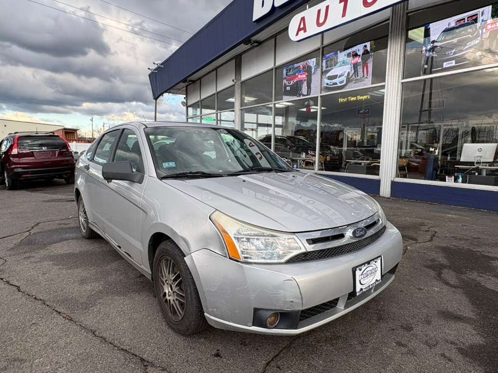 Ford Focus 4dr Sdn SE 2010