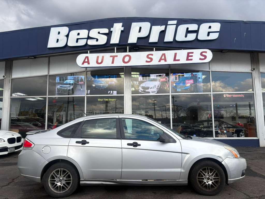 Ford Focus 4dr Sdn SE 2010