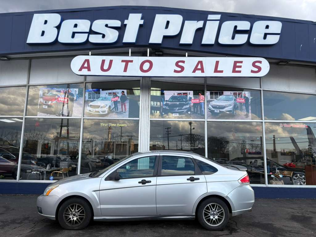 Ford Focus 4dr Sdn SE 2010