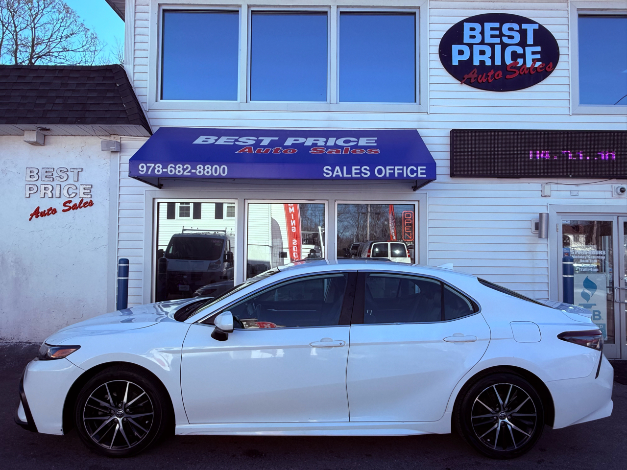 Toyota Camry SE Auto AWD (Natl) 2021