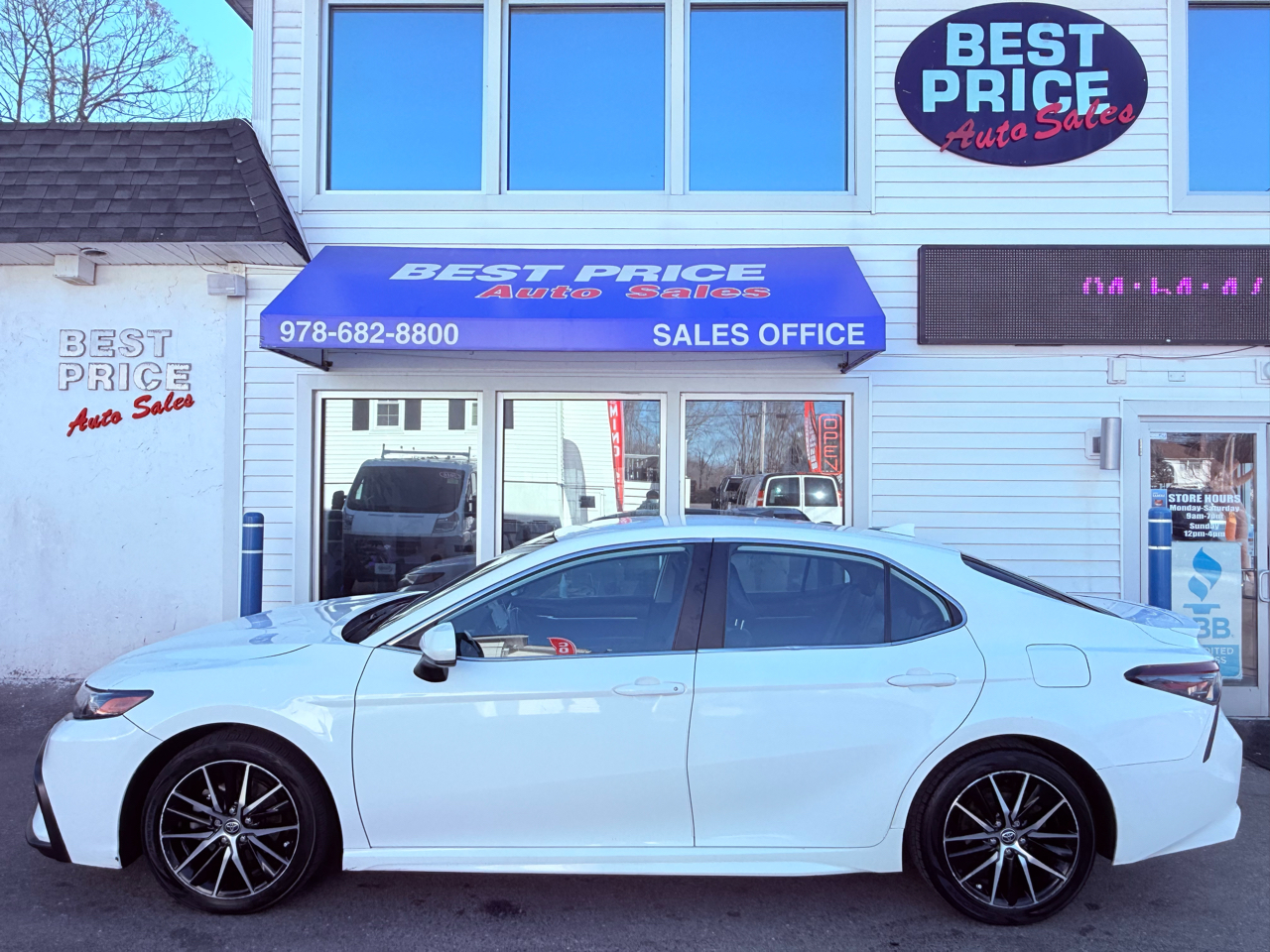 Toyota Camry SE Auto AWD (Natl) 2021