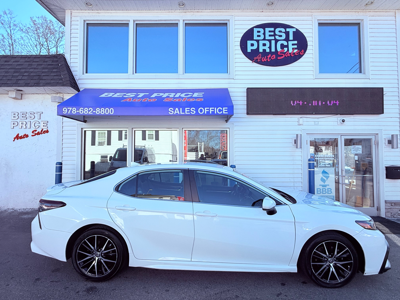 Toyota Camry SE Auto AWD (Natl) 2021