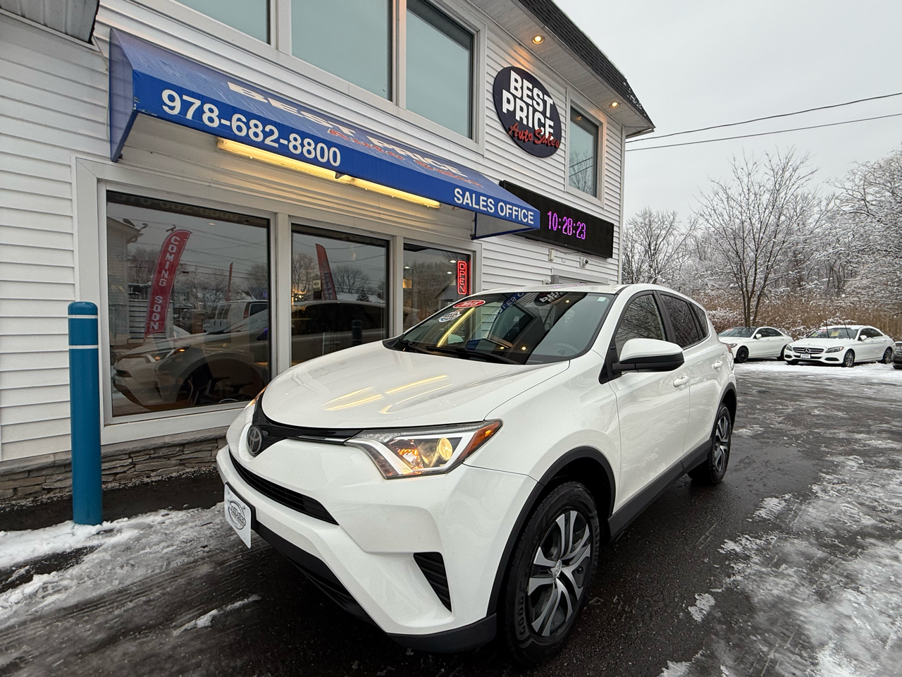 Toyota RAV4 LE AWD (Natl) 2018