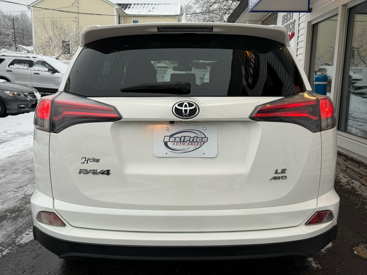 Toyota RAV4 LE AWD (Natl) 2018