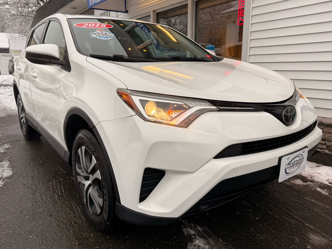 Toyota RAV4 LE AWD (Natl) 2018